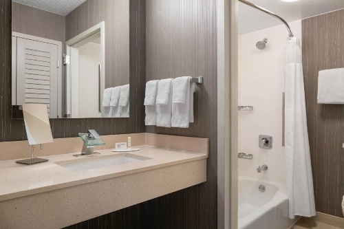 Courtyard by Marriott Las Vegas Convention Center image 6