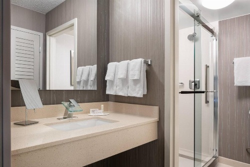 Courtyard by Marriott Las Vegas Convention Center image 7